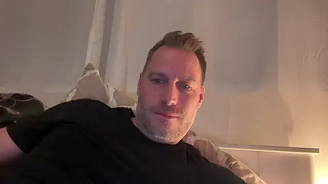 Snapshot of Christian87xxx chatting on 13, 11, 2025 Christian87xxx online show from 13, 11, 2025