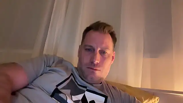 Snapshot of Christian87xxx chatting on 13, 12, 2025 Christian87xxx online show from 13, 12, 2025