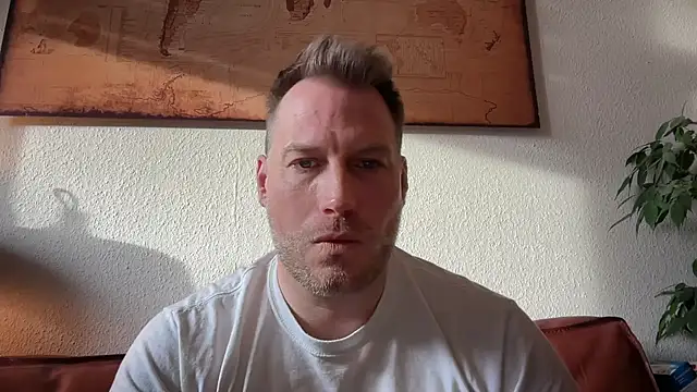 Snapshot of Christian87xxx chatting on 20, 12, 2025 Christian87xxx online show from 20, 12, 2025