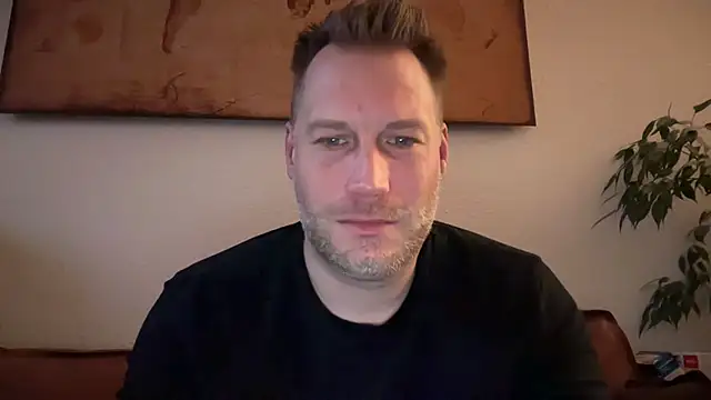 Snapshot of Christian87xxx chatting on 21, 12, 2025 Christian87xxx online show from 21, 12, 2025