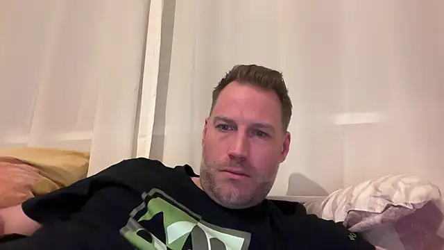 Snapshot of Christian87xxx chatting on 6, 1, 2026 Christian87xxx online show from 6, 1, 2026