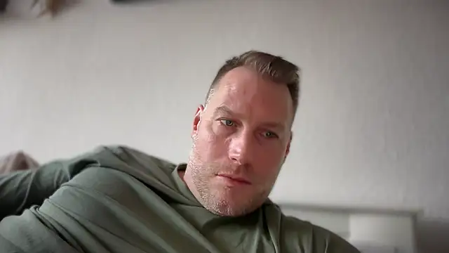 Snapshot of Christian87xxx chatting on 28, 3, 2026 Christian87xxx online show from 28, 3, 2026