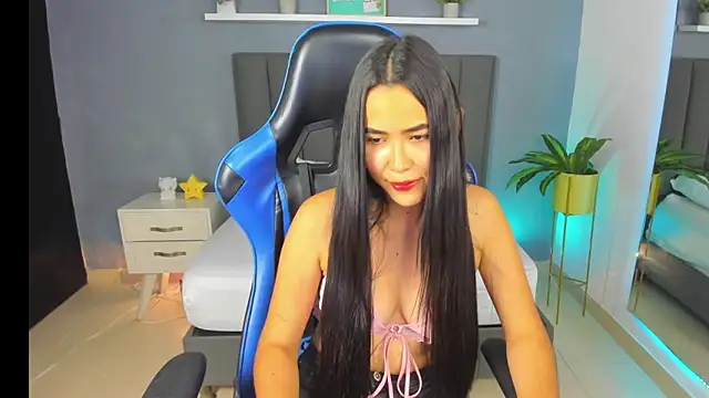 Snapshot of alessia_leroy chatting on 5, 2, 2025 alessia leroy online show from 5, 2, 2025
