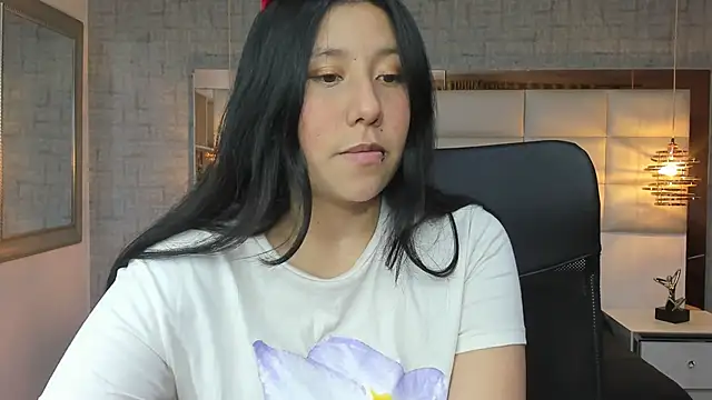 Nohemi louse online show from 13, 10, 2025