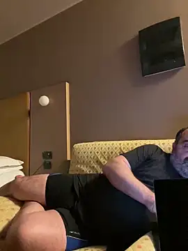 fuocovivo4 online show from 3, 2, 2025