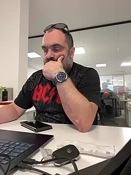 fuocovivo4 online show from 5, 3, 2025