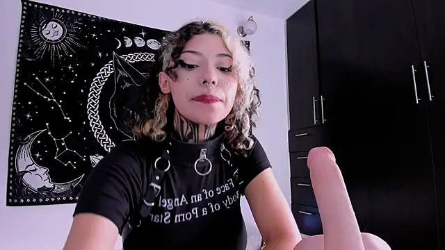 Snapshot of hazellwitch chatting on 5, 3, 2025 hazellwitch online show from 5, 3, 2025