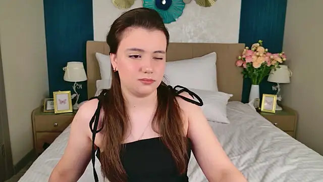 Snapshot of Pauline_Heaven chatting on 18, 12, 2025 Pauline Heaven online show from 18, 12, 2025