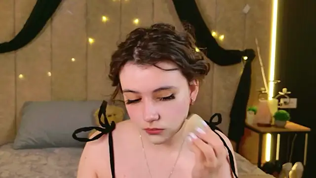 Snapshot of Pauline_Heaven chatting on 10, 3, 2026 Pauline Heaven online show from 10, 3, 2026