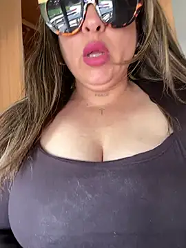 Snapshot of laarti chatting on 17, 5, 2026 laarti online show from 17, 5, 2026