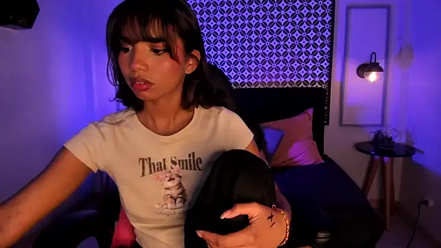 Gigi Strawberry online show from 23, 3, 2025