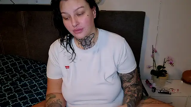 CannabisQueenn online show from 3, 2, 2025