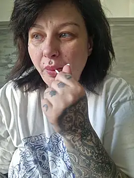 CannabisQueenn online show from 28, 4, 2026