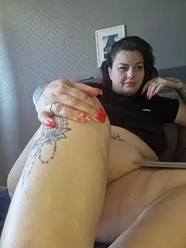 CannabisQueenn online show from 19, 6, 2026