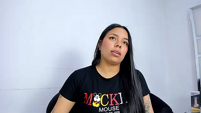 Snapshot of ZoeWan69 chatting on 12, 11, 2025 ZoeWan69 online show from 12, 11, 2025