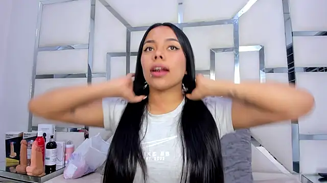 Snapshot of ZoeWan69 chatting on 14, 11, 2025 ZoeWan69 online show from 14, 11, 2025