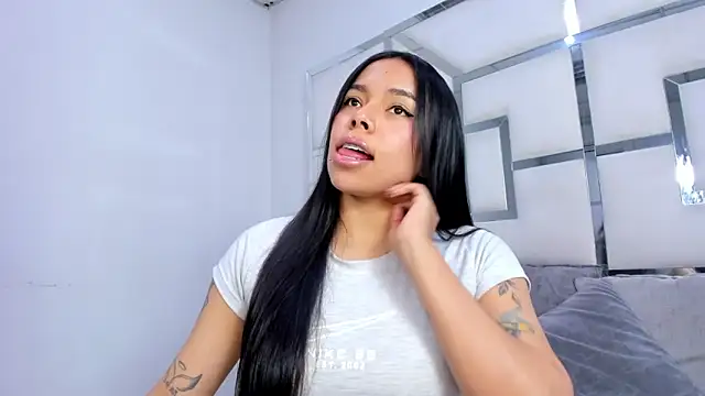 Snapshot of ZoeWan69 chatting on 28, 11, 2025 ZoeWan69 online show from 28, 11, 2025