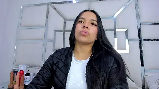 Snapshot of ZoeWan69 chatting on 3, 12, 2025 ZoeWan69 online show from 3, 12, 2025