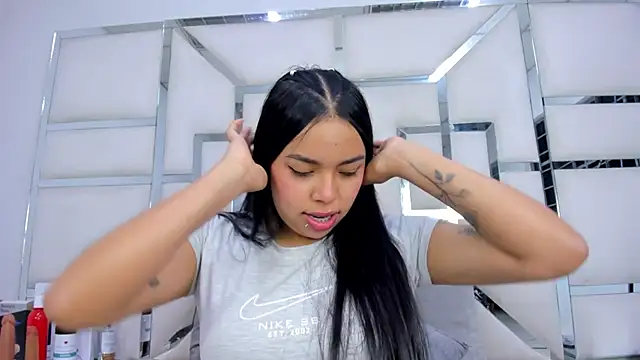 Snapshot of ZoeWan69 chatting on 4, 12, 2025 ZoeWan69 online show from 4, 12, 2025