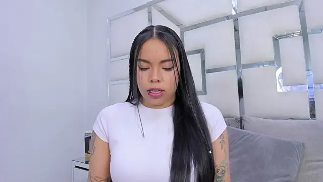 Snapshot of ZoeWan69 chatting on 21, 12, 2025 ZoeWan69 online show from 21, 12, 2025