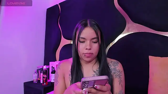 Snapshot of ZoeWan69 chatting on 2, 3, 2026 ZoeWan69 online show from 2, 3, 2026