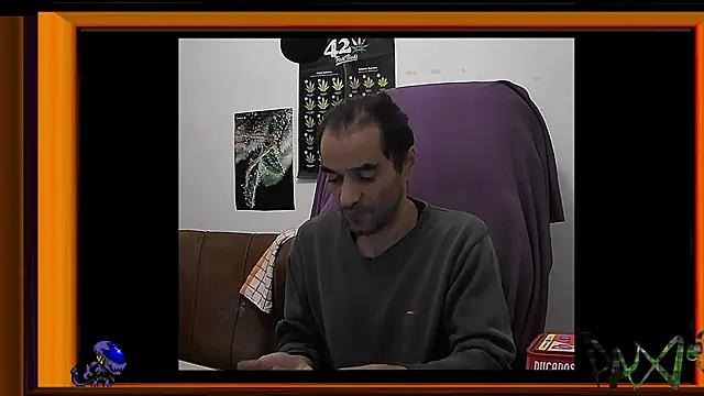 Snapshot of ReyDeBotones chatting on 8, 11, 2025 ReyDeBotones online show from 8, 11, 2025