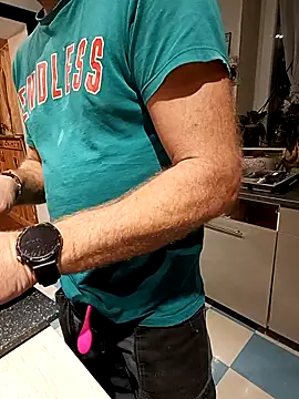 Snapshot of Dam70 chatting on 8, 11, 2025 Dam70 online show from 8, 11, 2025