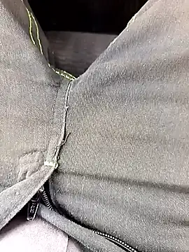 Snapshot of Dam70 chatting on 21, 11, 2025 Dam70 online show from 21, 11, 2025