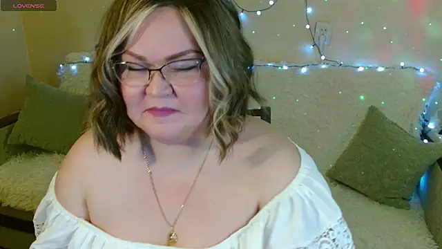 Snapshot of Vivien__wet chatting on 5, 2, 2025 Vivien  wet online show from 5, 2, 2025