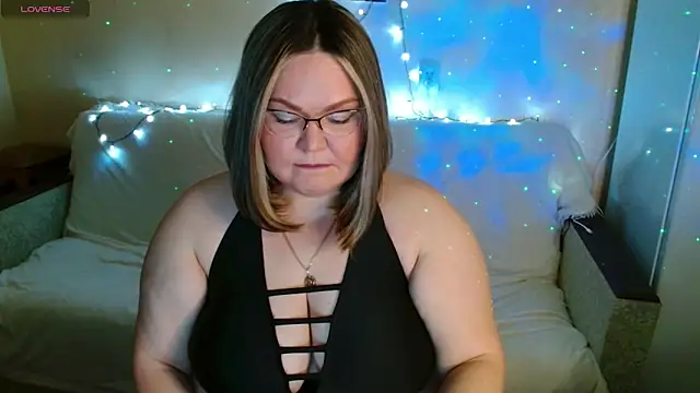 Snapshot of Vivien__wet chatting on 2, 3, 2025 Vivien  wet online show from 2, 3, 2025