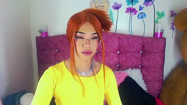 Khloe Leal online show from 17, 3, 2025