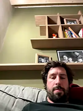 Snapshot of Ovett086 chatting on 14, 12, 2025 Ovett086 online show from 14, 12, 2025