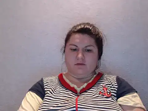 KiraSwee online show from 2, 2, 2025