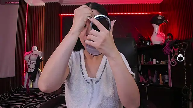 XiaQueen online show from 5, 12, 2025