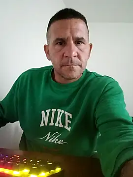 Snapshot of Mister1985 chatting on 8, 10, 2025 Mister1985 online show from 8, 10, 2025