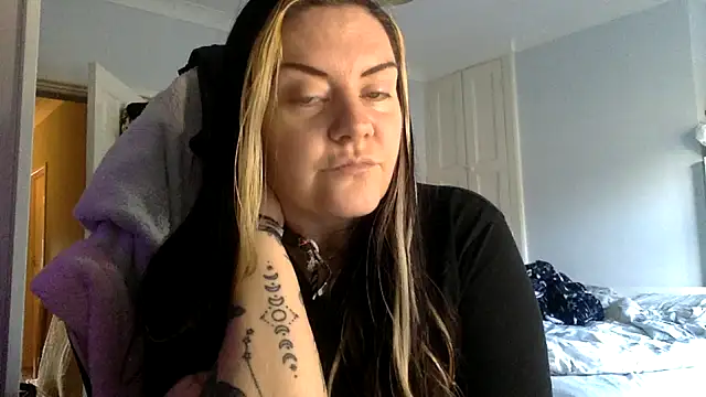 Snapshot of AureliaXOX chatting on 6, 2, 2025 AureliaXOX online show from 6, 2, 2025