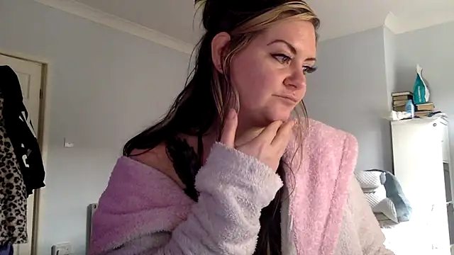 Snapshot of AureliaXOX chatting on 16, 2, 2025 AureliaXOX online show from 16, 2, 2025