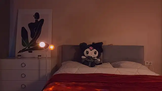 Mia Luw online show from 18, 9, 2025