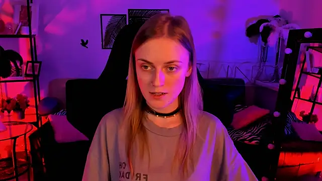 Snapshot of KiraMontoya chatting on 18, 2, 2025 KiraMontoya online show from 18, 2, 2025