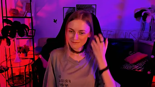 Snapshot of KiraMontoya chatting on 19, 2, 2025 KiraMontoya online show from 19, 2, 2025