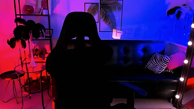 Snapshot of KiraMontoya chatting on 21, 2, 2025 KiraMontoya online show from 21, 2, 2025