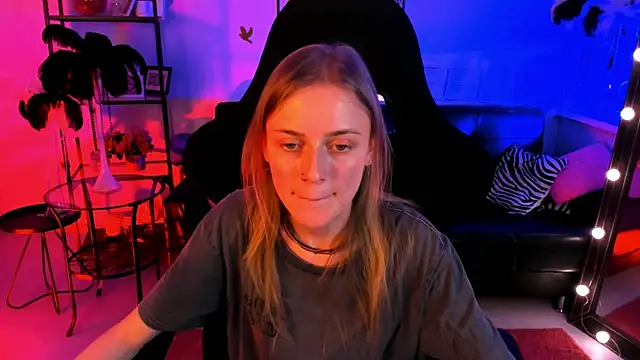 Snapshot of KiraMontoya chatting on 21, 2, 2025 KiraMontoya online show from 21, 2, 2025