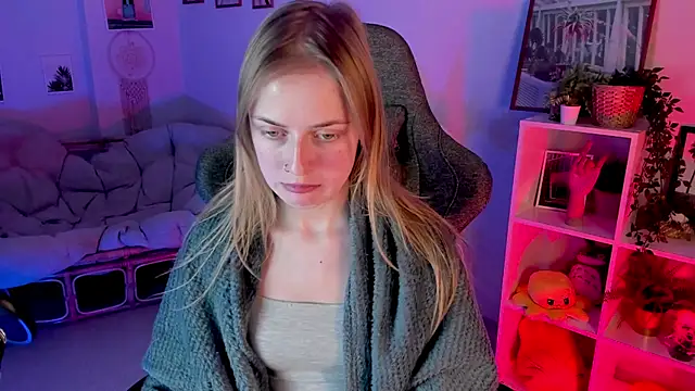 Snapshot of KiraMontoya chatting on 7, 3, 2025 KiraMontoya online show from 7, 3, 2025