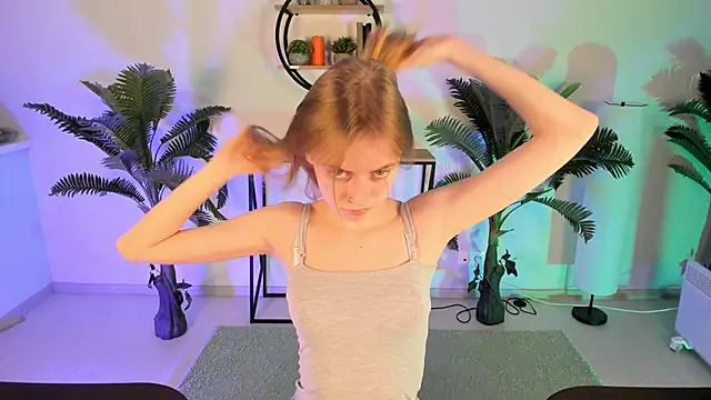 Snapshot of KiraMontoya chatting on 9, 3, 2025 KiraMontoya online show from 9, 3, 2025