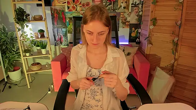 Snapshot of KiraMontoya chatting on 15, 3, 2025 KiraMontoya online show from 15, 3, 2025