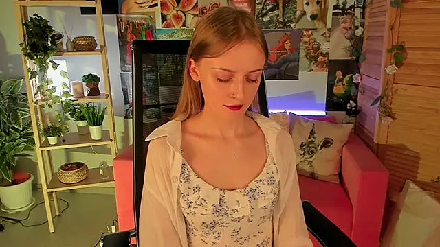 Snapshot of KiraMontoya chatting on 16, 3, 2025 KiraMontoya online show from 16, 3, 2025