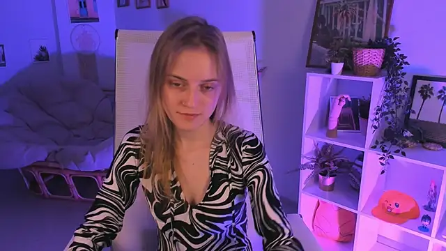 Snapshot of KiraMontoya chatting on 22, 3, 2025 KiraMontoya online show from 22, 3, 2025