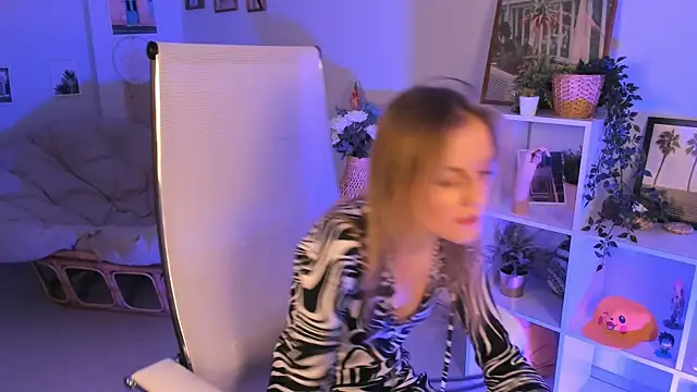 Snapshot of KiraMontoya chatting on 23, 3, 2025 KiraMontoya online show from 23, 3, 2025