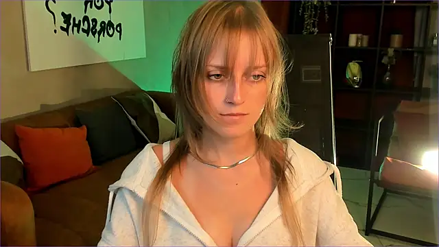 Snapshot of KiraMontoya chatting on 9, 9, 2025 KiraMontoya online show from 9, 9, 2025