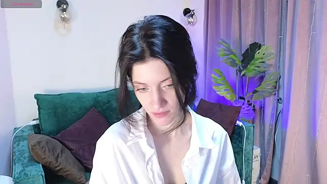 roxy riot  online show from 14, 2, 2025